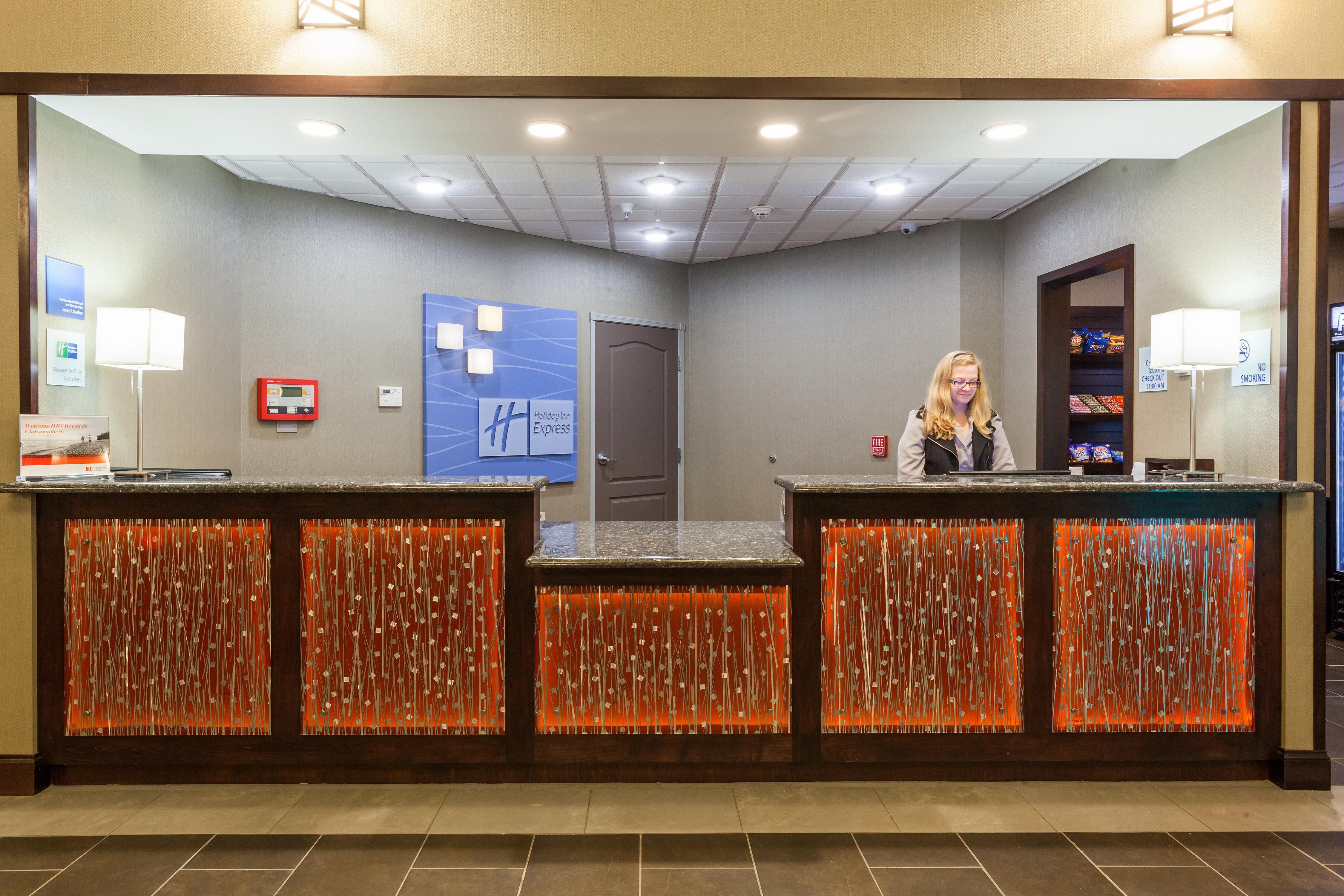 Holiday Inn Express & Suites Rapid City, An Ihg Hotel Eksteriør billede